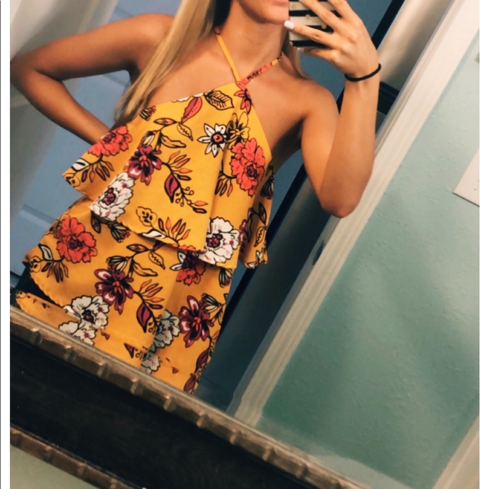 Yellow of the shoulder top